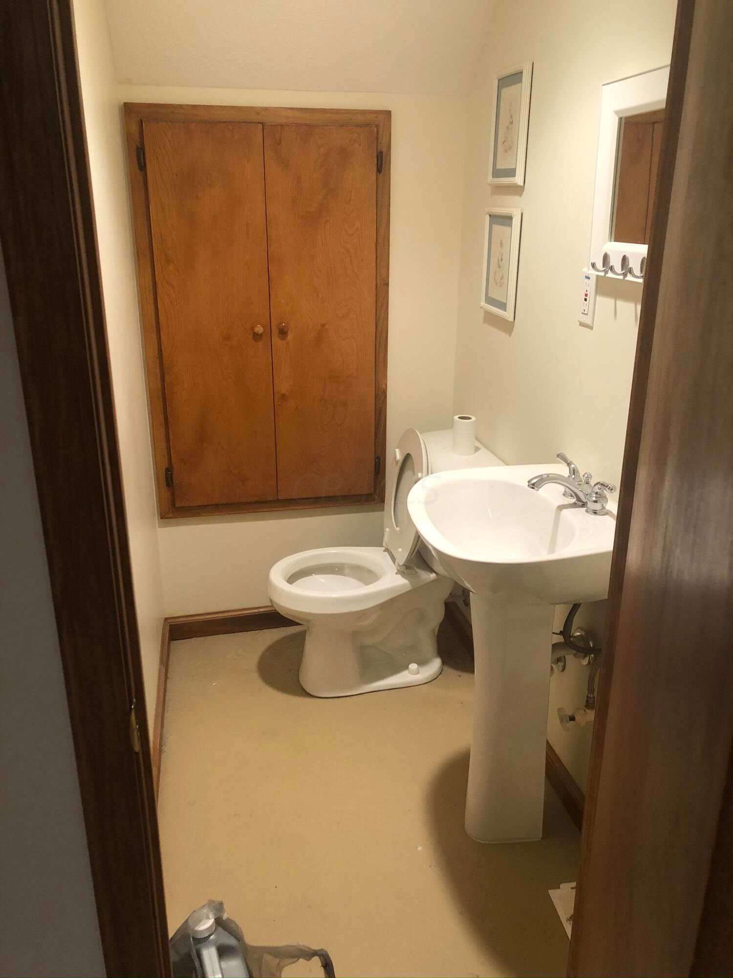 939 Vernon Road Columbus, OH 43209 - Photo 17 of 20 basement half bath