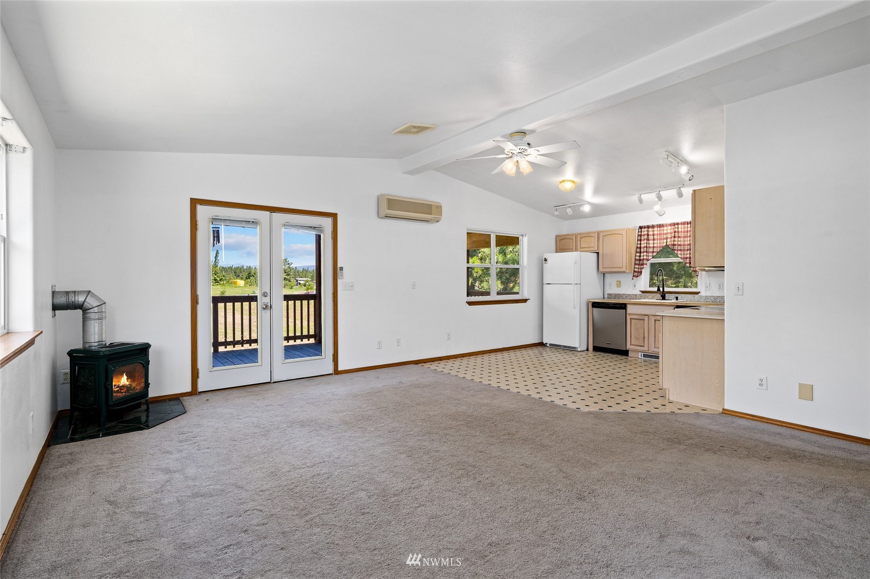 5741 Upper Peoh Point Road Cle Elum, WA 98922 - Photo 13 of 39 a view of a livingroom with furniture and a fireplace