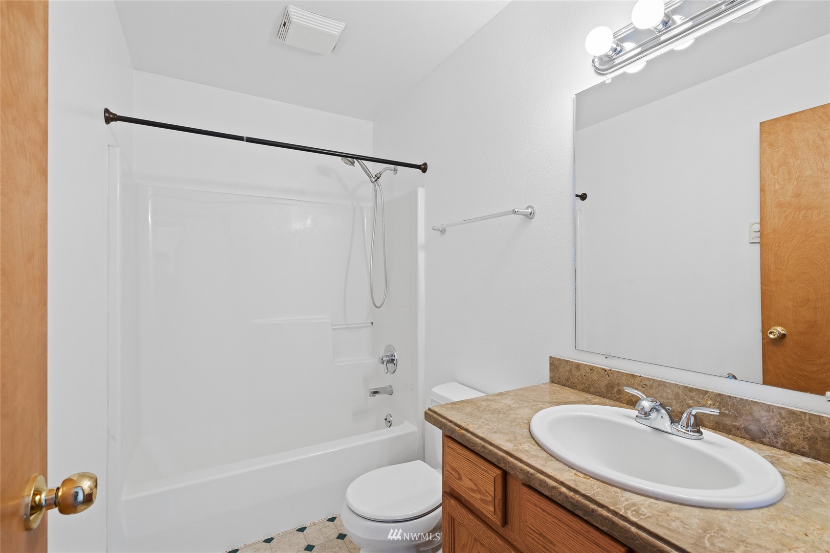 5741 Upper Peoh Point Road Cle Elum, WA 98922 - Photo 22 of 39 a bathroom with a sink toilet and shower