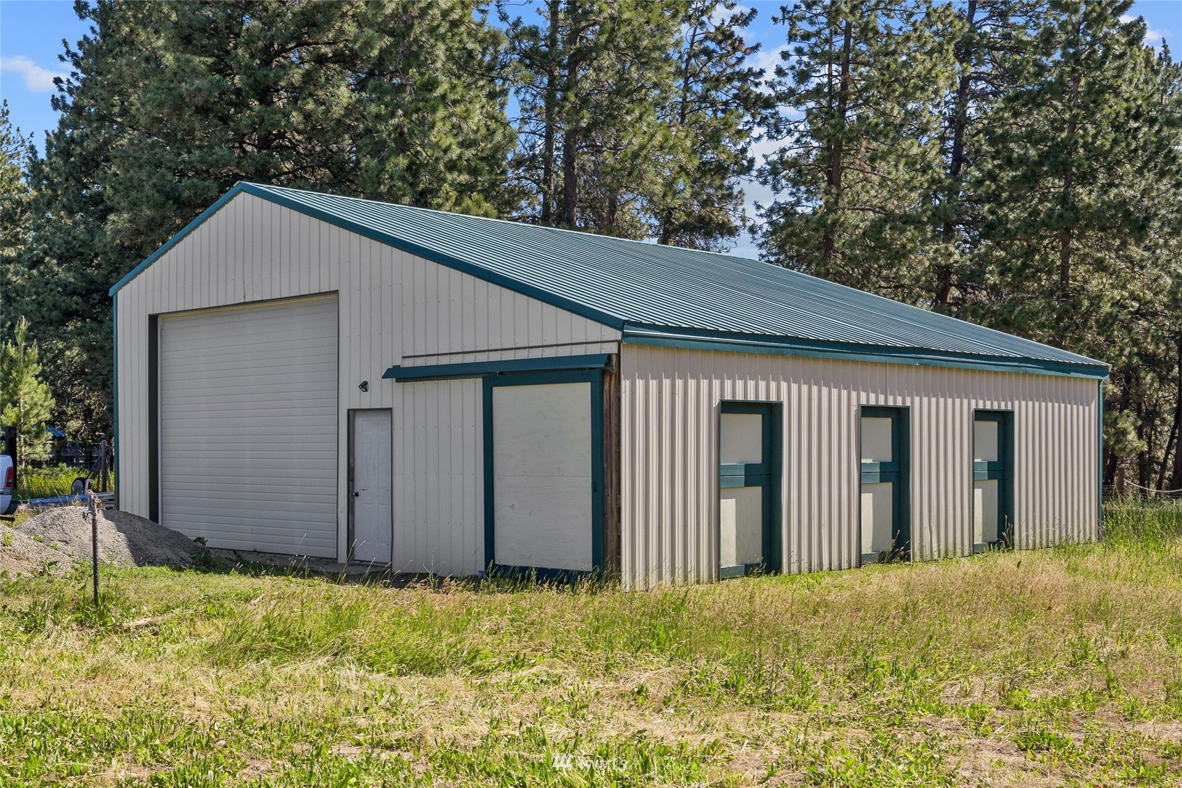 5741 Upper Peoh Point Road Cle Elum, WA 98922 - Photo 28 of 39 a house with a outdoor space