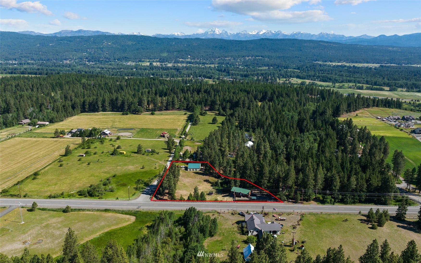5741 Upper Peoh Point Road Cle Elum, WA 98922 - Photo 34 of 39 a view of a town with mountains in the background