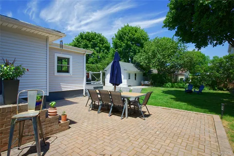 $899,000 | 7 Abrams Place, Lynbrook, NY 11563
