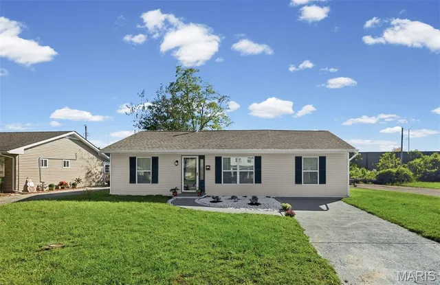 $179,900 | 604 West Avenue, East St. Louis, IL 62207