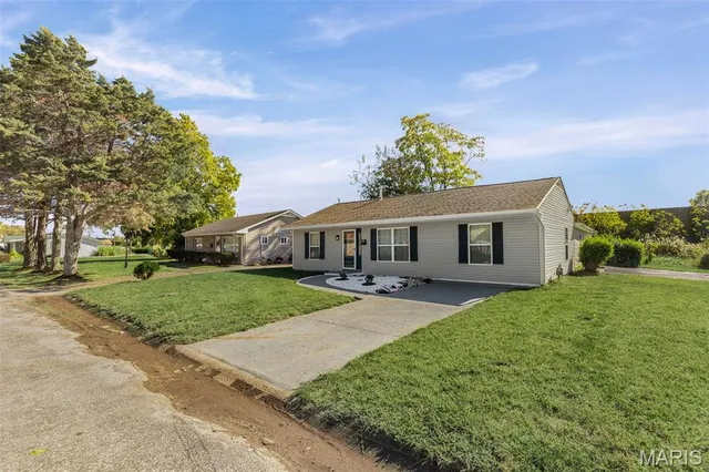 $179,900 | 604 West Avenue, East St. Louis, IL 62207