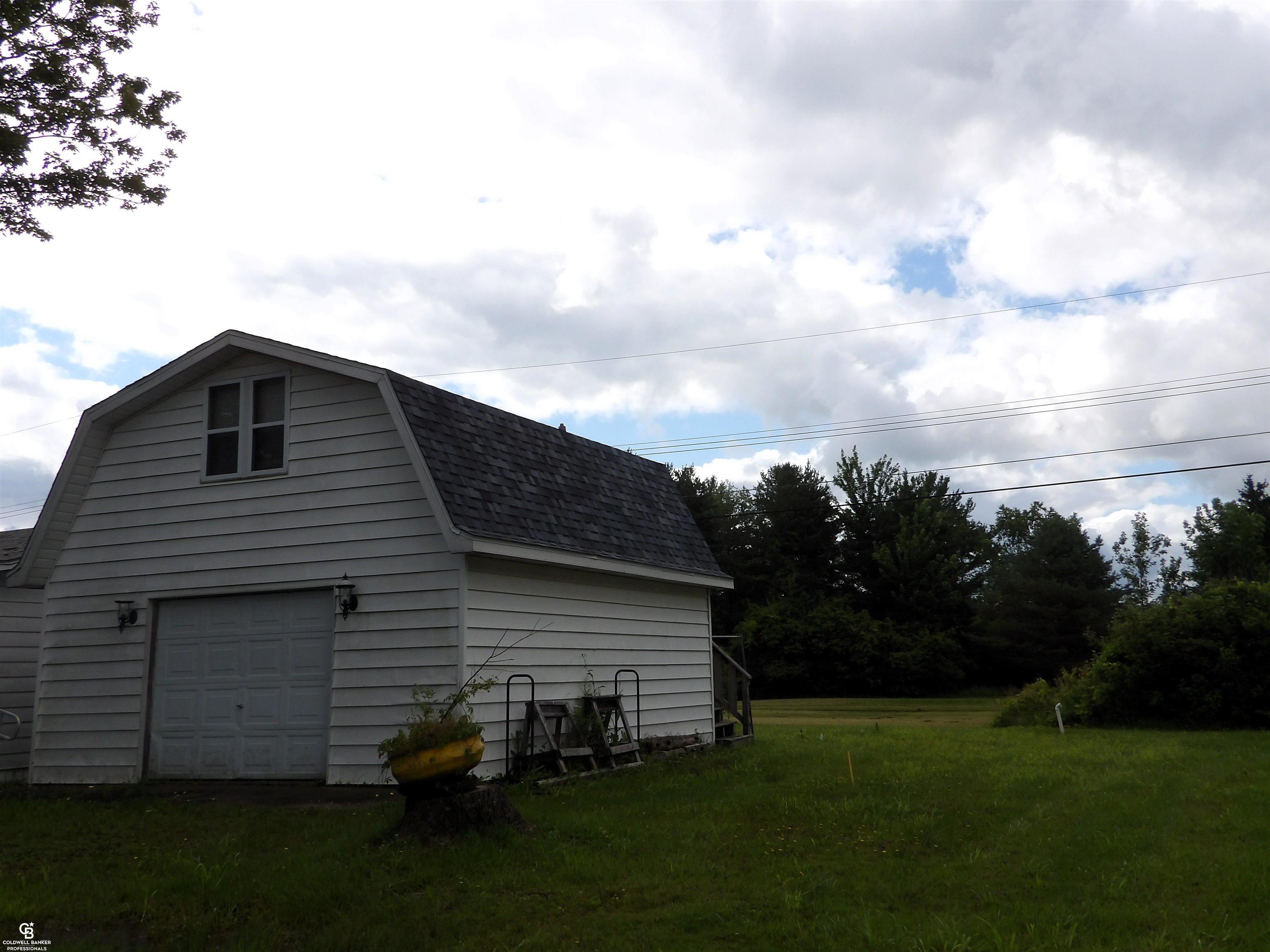 7324 Kilkare Road Lexington, MI 48450 - Photo 4 of 14 50149151-f92e0a61-e8e4-45c8-983b-3e85f56105f9.JPG
