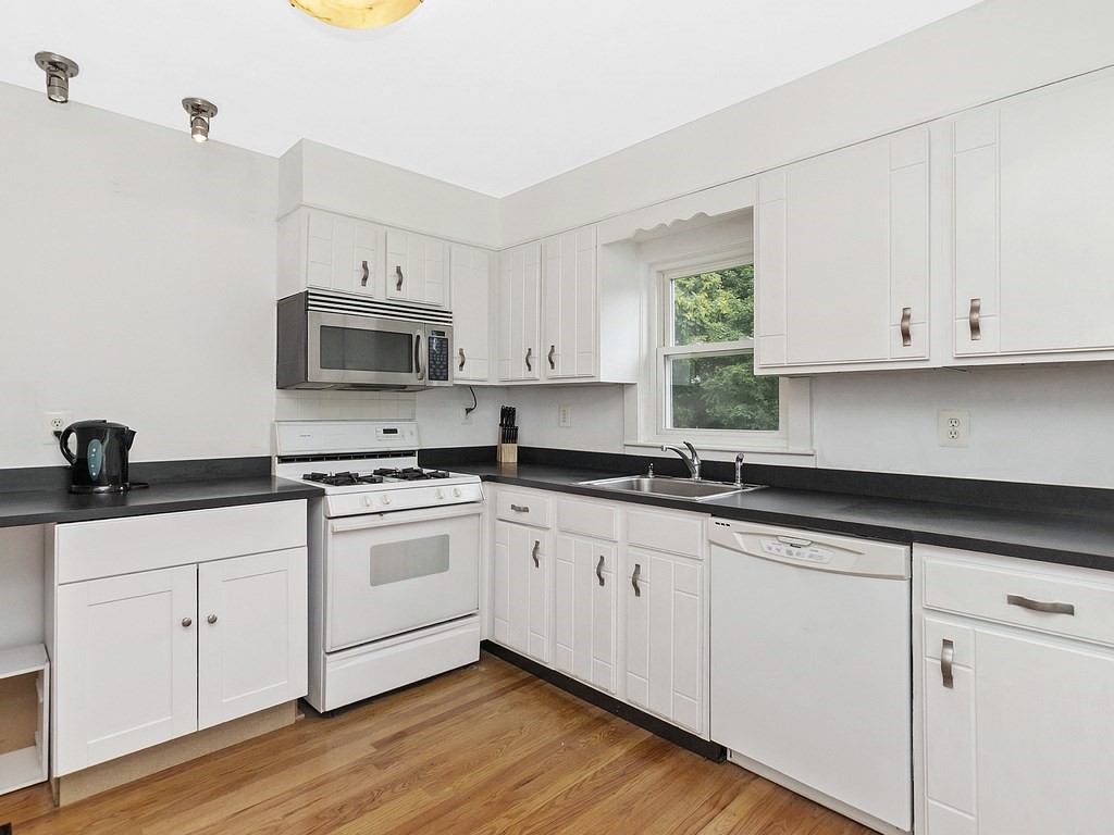 286 College Farm Road Waltham, MA 02451 - Photo 4 of 36 Gallery Image 4