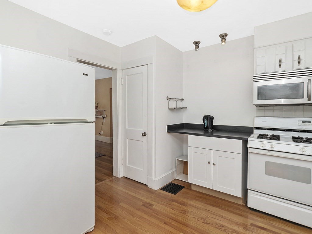 286 College Farm Road Waltham, MA 02451 - Photo 5 of 36 Gallery Image 5