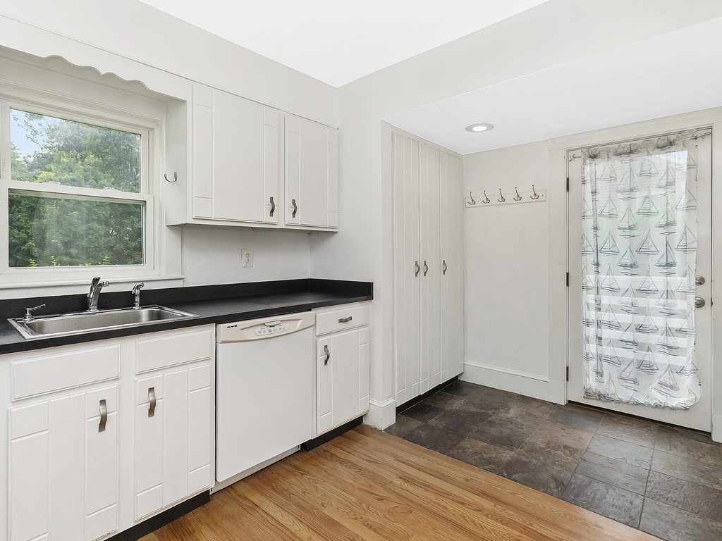 286 College Farm Road Waltham, MA 02451 - Photo 6 of 36 Gallery Image 6