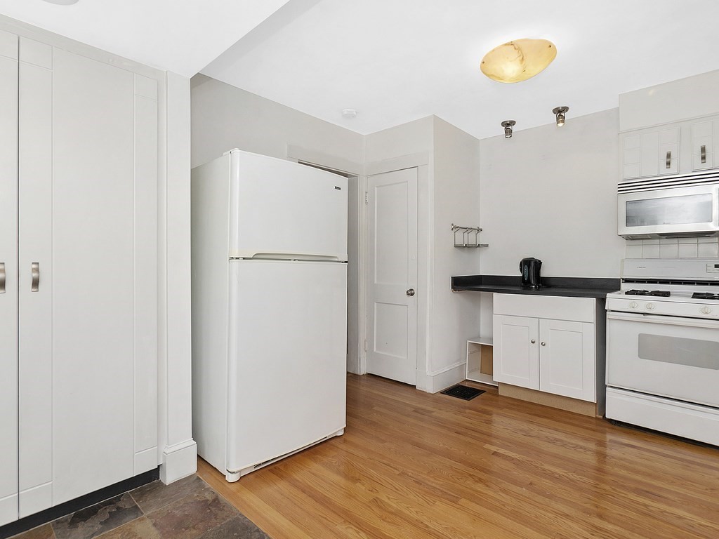 286 College Farm Road Waltham, MA 02451 - Photo 7 of 36 Gallery Image 7