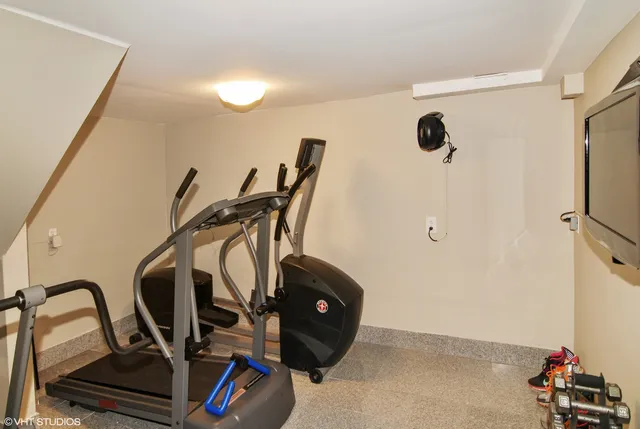 $3,400 | 138 Clinton Avenue, Unit 1, Oak Park, IL 60302