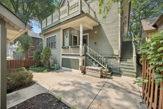 $3,400 | 138 Clinton Avenue, Unit 1, Oak Park, IL 60302