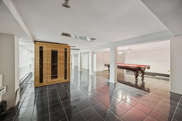 $3,400 | 138 Clinton Avenue, Unit 1, Oak Park, IL 60302