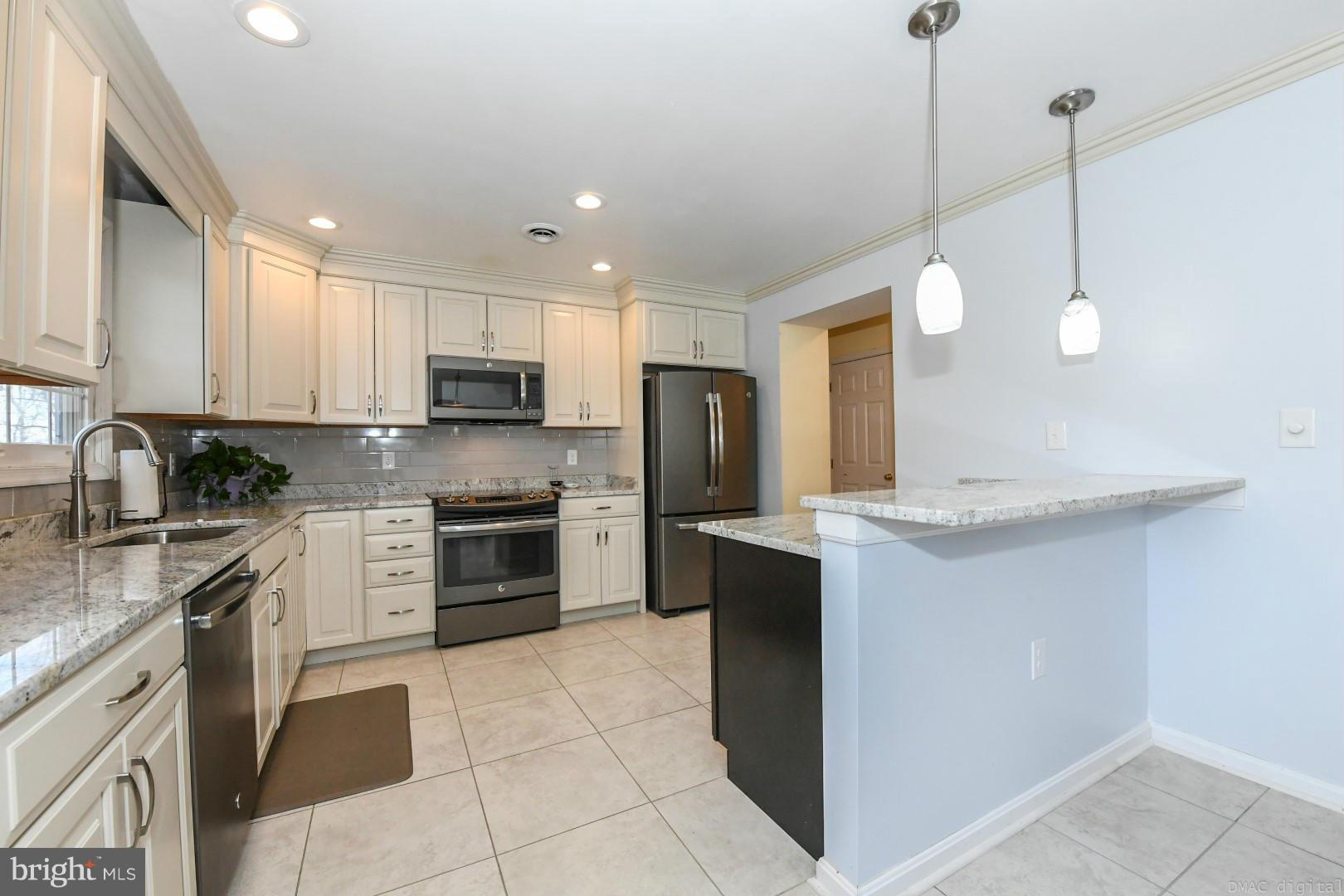 Island with Breakfast Bar