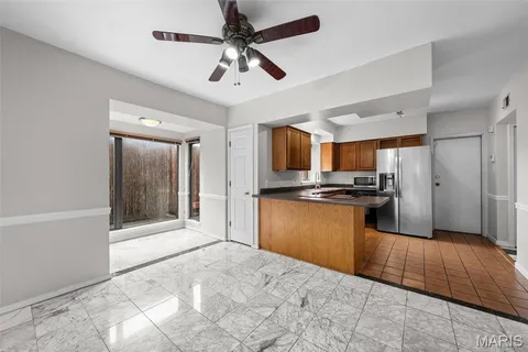 $325,000 | 250 South Brentwood Boulevard, Unit 1F, Clayton, MO 63105