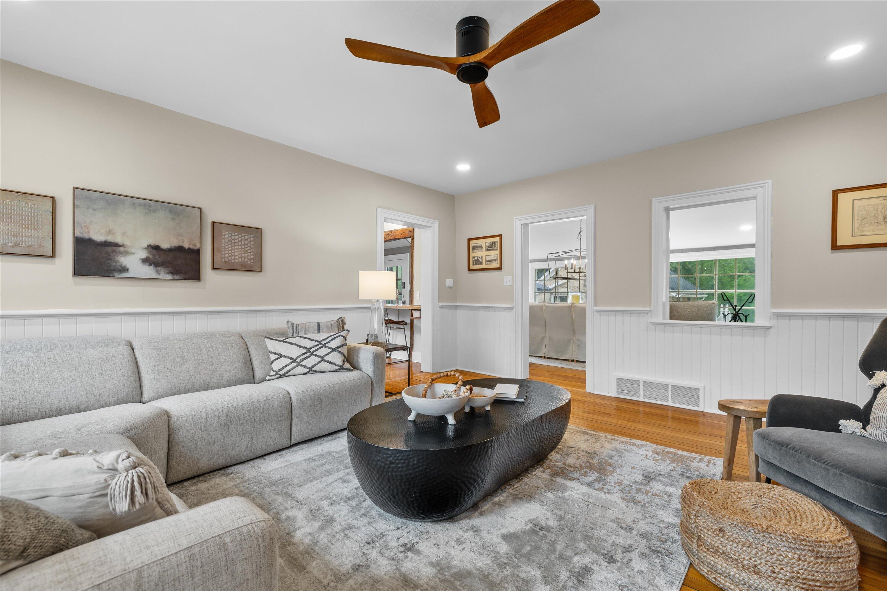 12112 North Wauwatosa Road Mequon, WI 53092 - Photo 18 of 72 Living Room