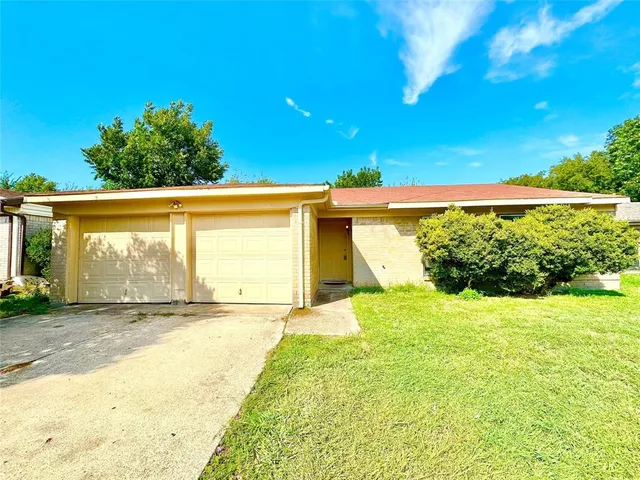 $2,000 | 2406 Jo Lyn Lane, Arlington, TX 76014