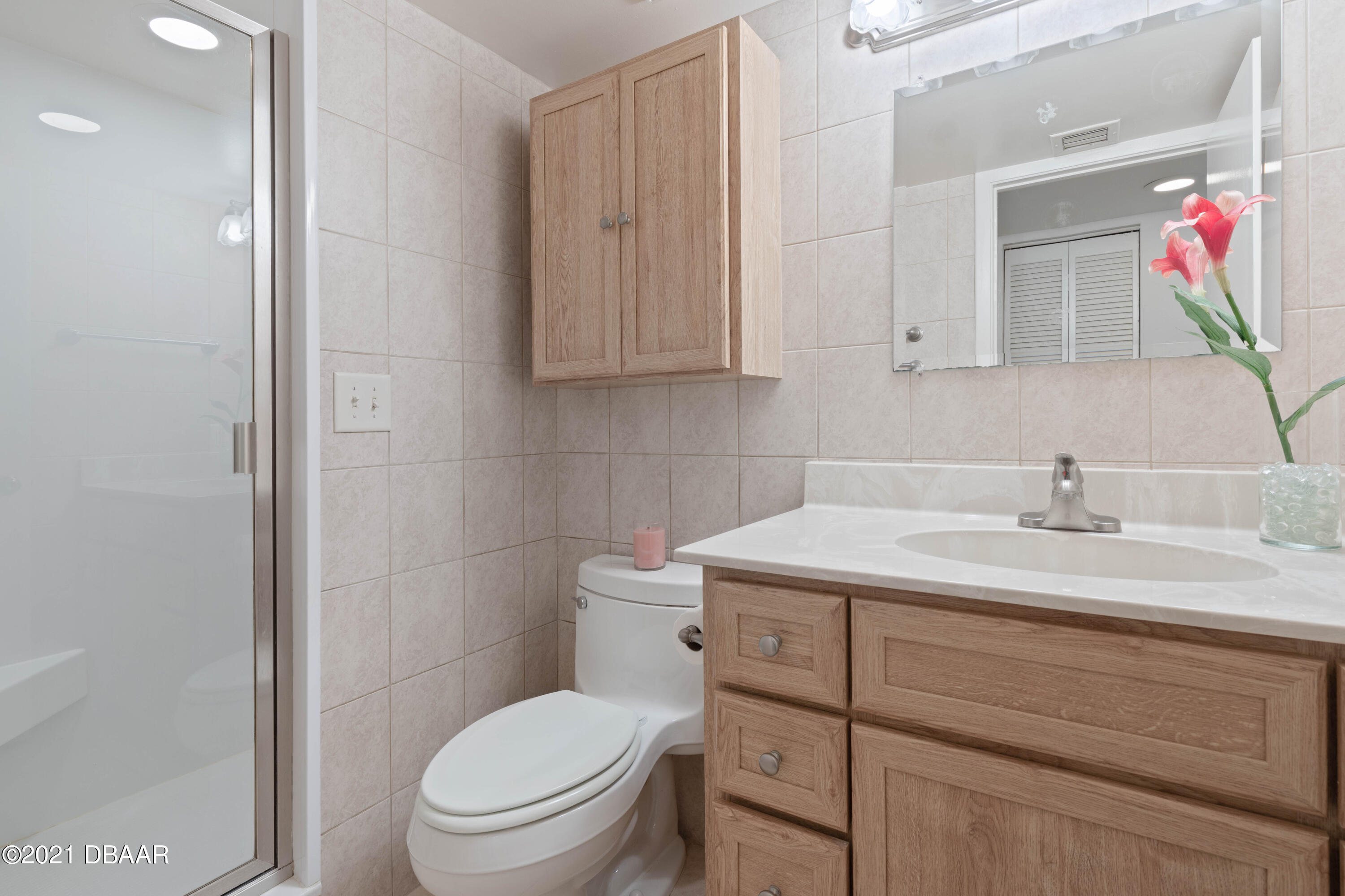 1051 Ocean Shore Boulevard, Unit 603 Ormond Beach, FL 32176 - Photo 15 of 30 Guest bathroom