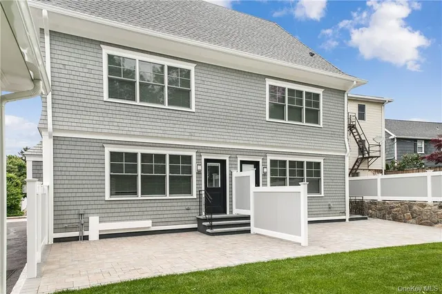 a view of front a house with a yard