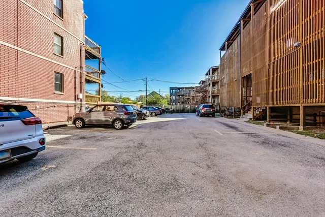 $225,000 | 6209 South Dorchester Avenue, Unit 1, Chicago, IL 60637