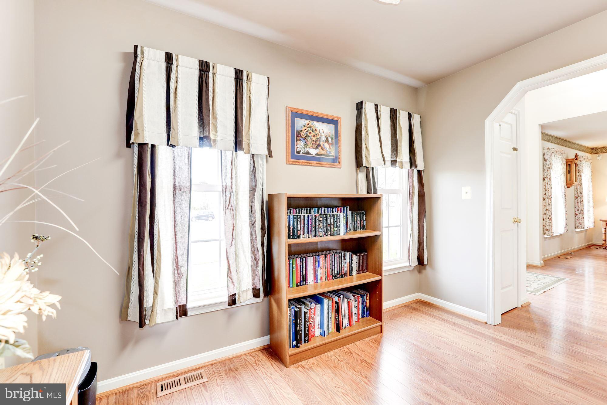 1009 Gullo Road New Windsor, MD 21776 - Photo 3 of 27 Den