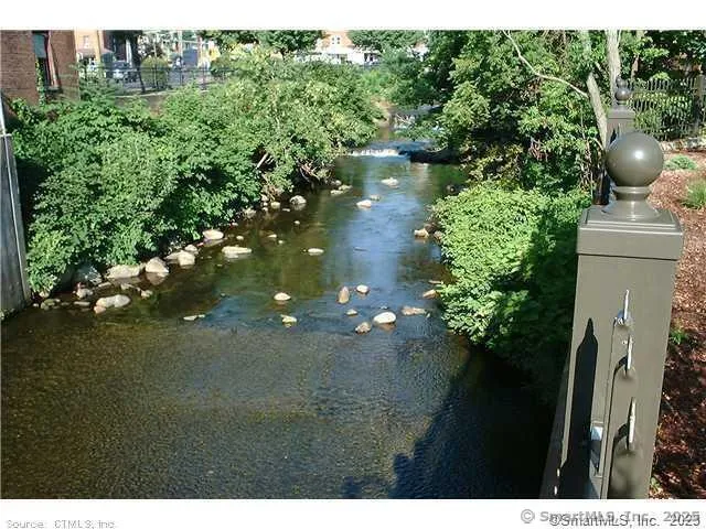 a view of a house with backyard and garden