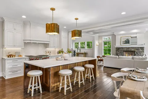 $3,795,000 | 20455 Park Place, Deephaven, MN 55331