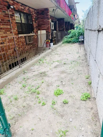 $635,000 | 68-09 242nd Street, Unit 33A | Douglaston