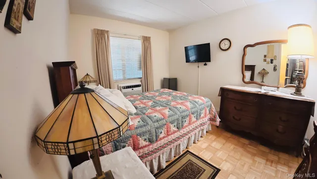 $635,000 | 68-09 242nd Street, Unit 33A | Douglaston