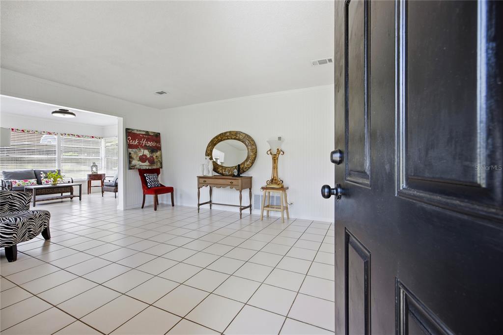 113 Browns Road San Mateo, FL 32187 - Photo 7 of 36 a living room with furniture
