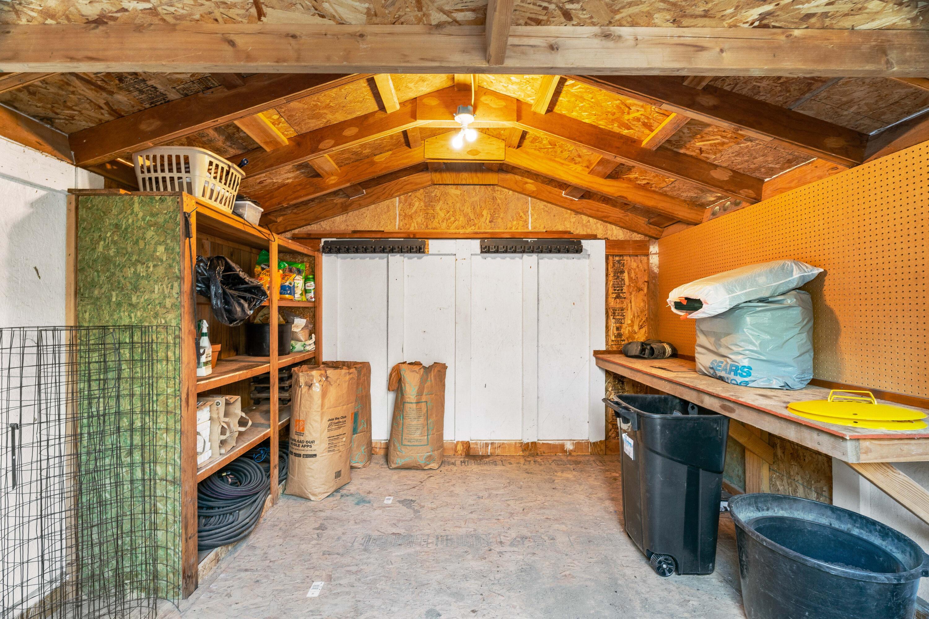19031 Baker Road Bend, OR 97702 - Photo 31 of 35 33-Shed