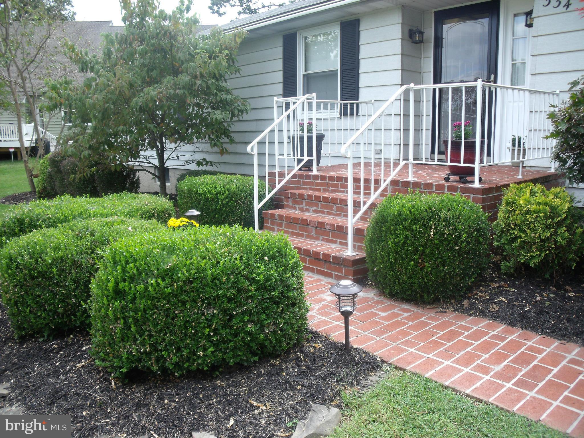 334 Worton Road Baltimore, MD 21221 - Photo 4 of 30 Brick sidewalks and entrance