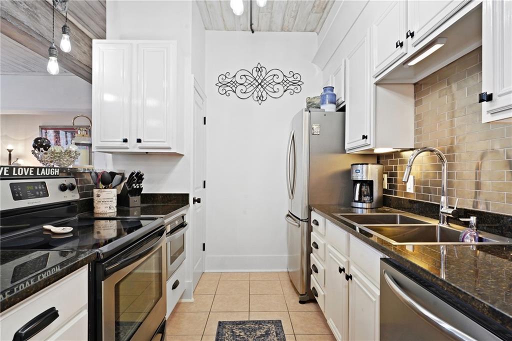 333 Julia Street, Unit 402 New Orleans, LA 70130 - Photo 12 of 27