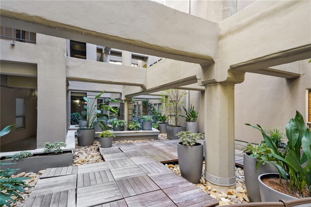 333 Julia Street, Unit 402 New Orleans, LA 70130 - Photo 4 of 27