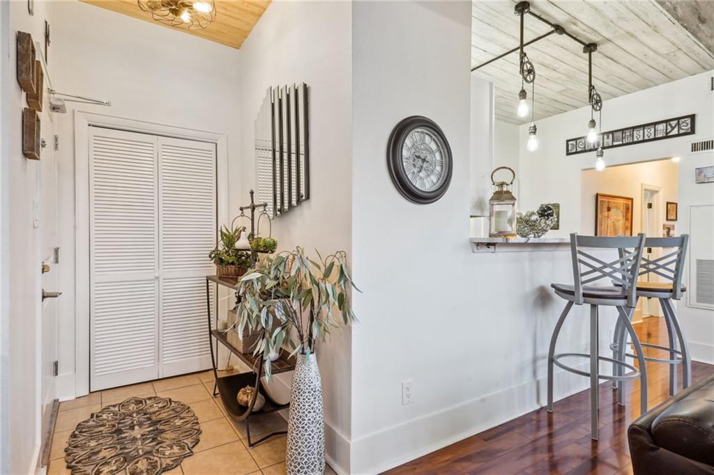 333 Julia Street, Unit 402 New Orleans, LA 70130 - Photo 5 of 27