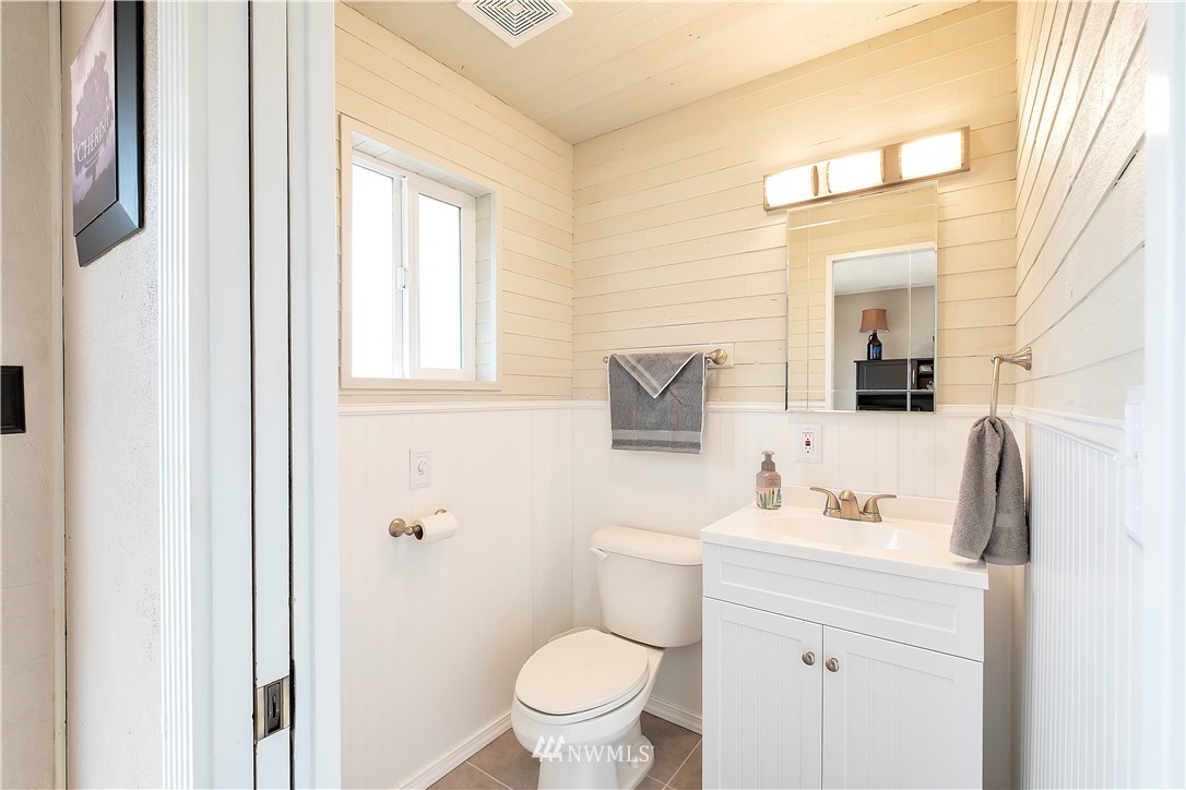 4301 Northeast 11th Street Renton, WA 98059 - Photo 14 of 16