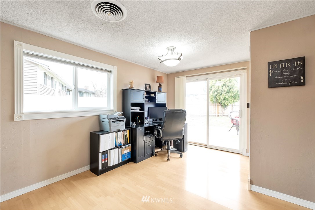 4301 Northeast 11th Street Renton, WA 98059 - Photo 8 of 16