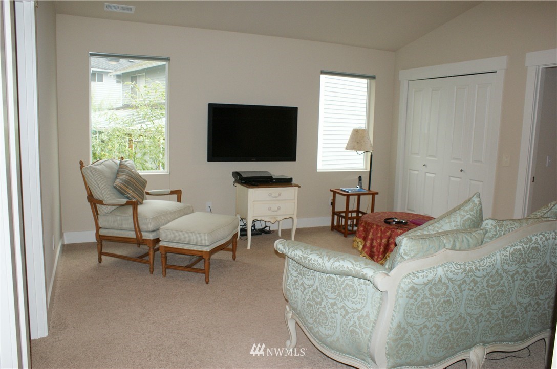 4727 Northeast 23rd Place Renton, WA 98059 - Photo 11 of 18 Gallery Image 11
