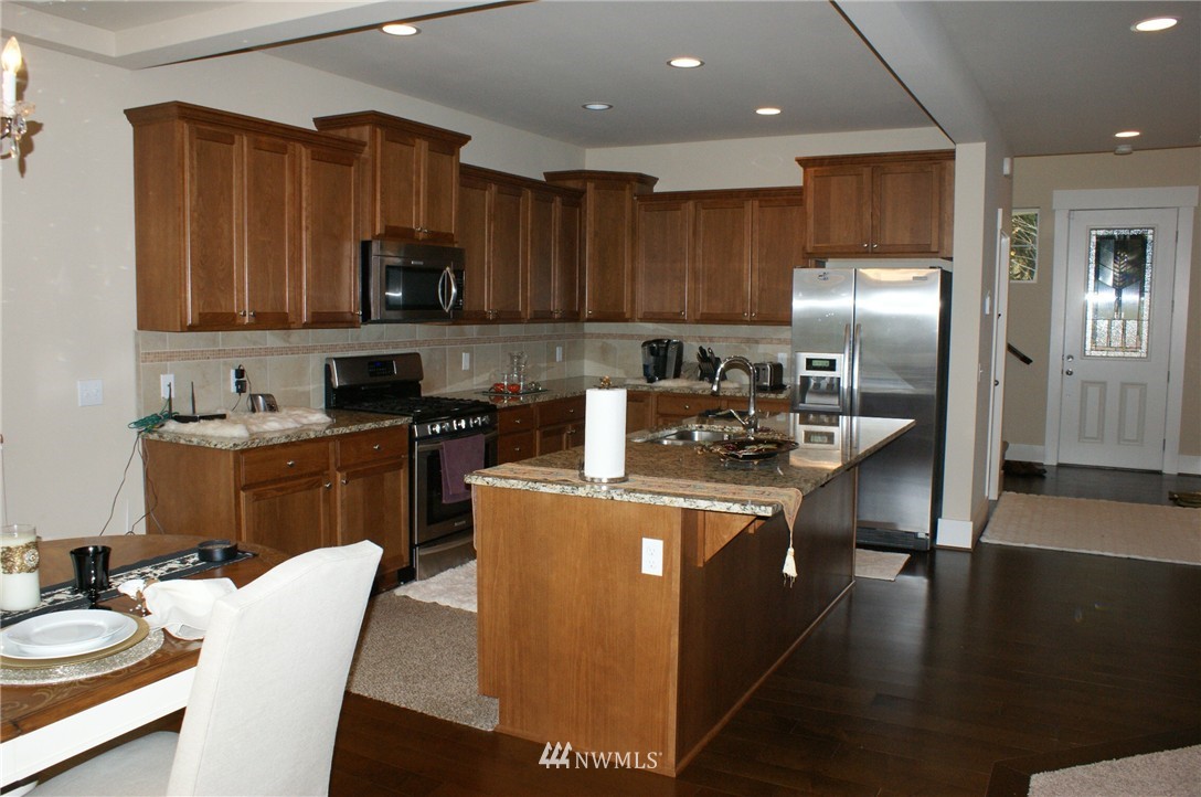 4727 Northeast 23rd Place Renton, WA 98059 - Photo 3 of 18 Gallery Image 3