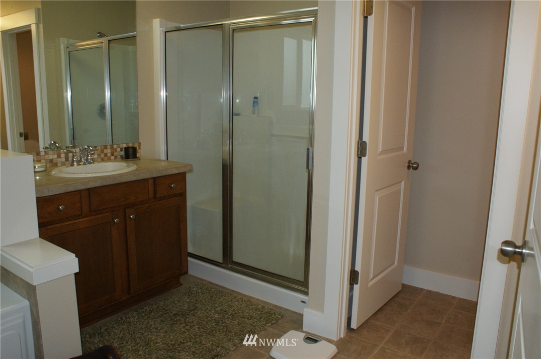 4727 Northeast 23rd Place Renton, WA 98059 - Photo 8 of 18 Gallery Image 8