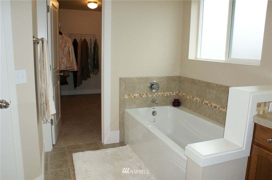 4727 Northeast 23rd Place Renton, WA 98059 - Photo 10 of 18 Gallery Image 10
