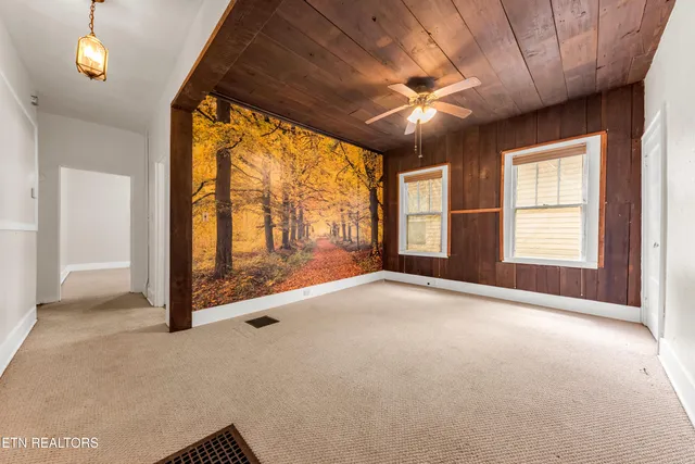 $299,900 | 126 South Van Gilder Street, Knoxville, TN 37915