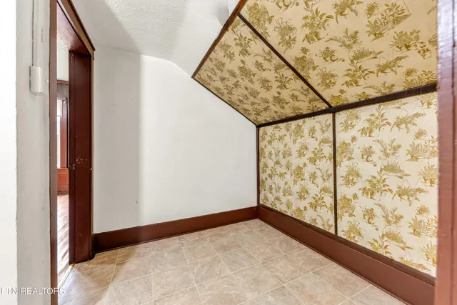 $299,900 | 126 South Van Gilder Street, Knoxville, TN 37915