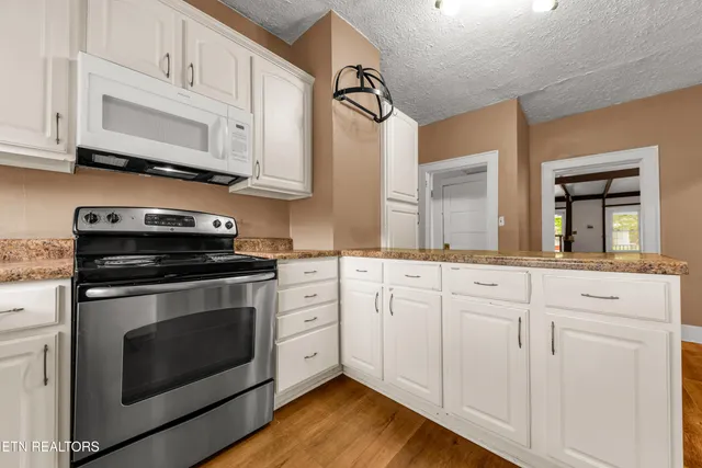 $299,900 | 126 South Van Gilder Street, Knoxville, TN 37915