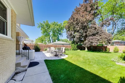 $587,000 | 1027 North Wilshire Lane, Arlington Heights, IL 60004