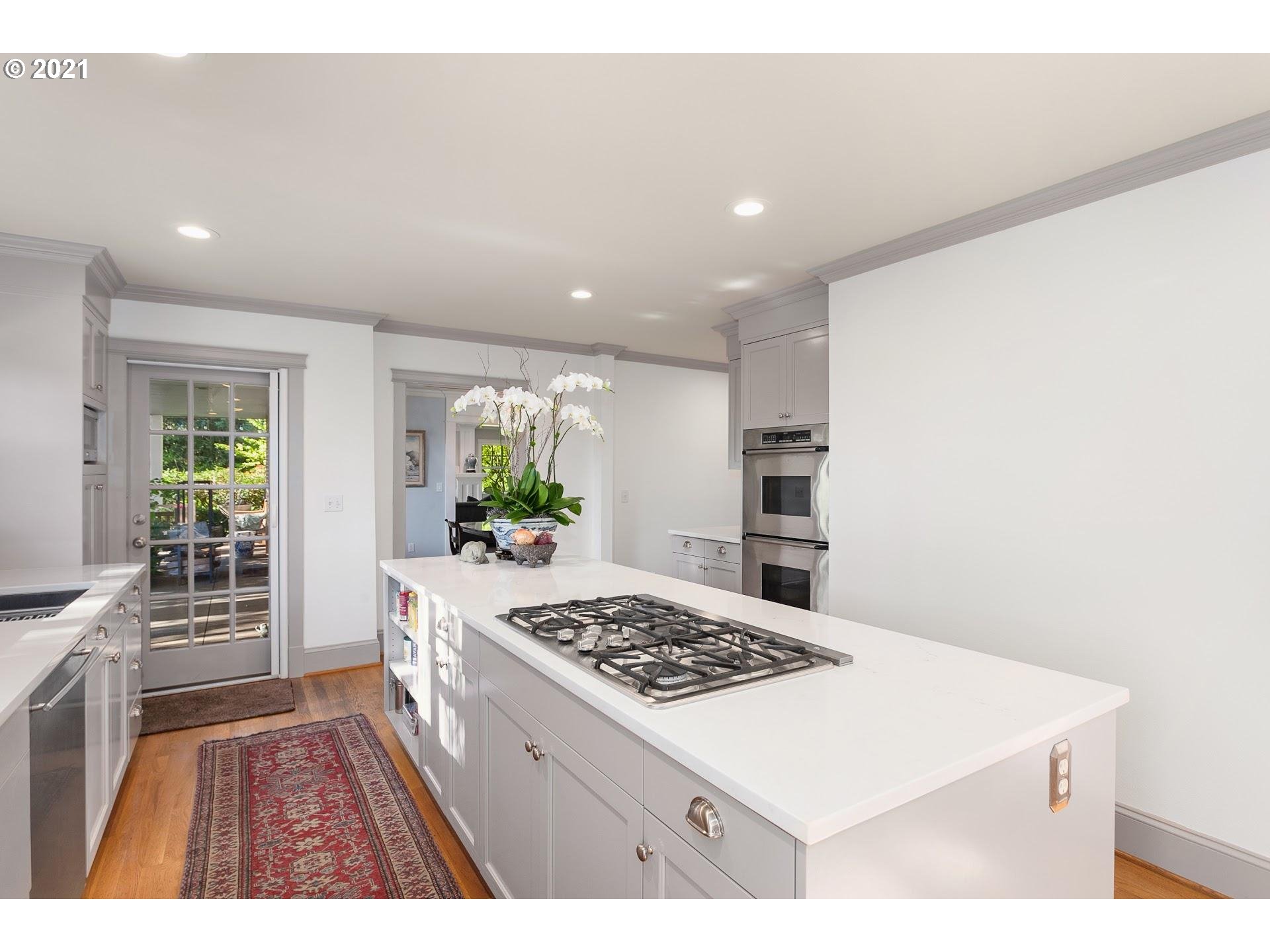 3600 Southwest Dosch Road Portland, OR 97239 - Photo 8 of 32