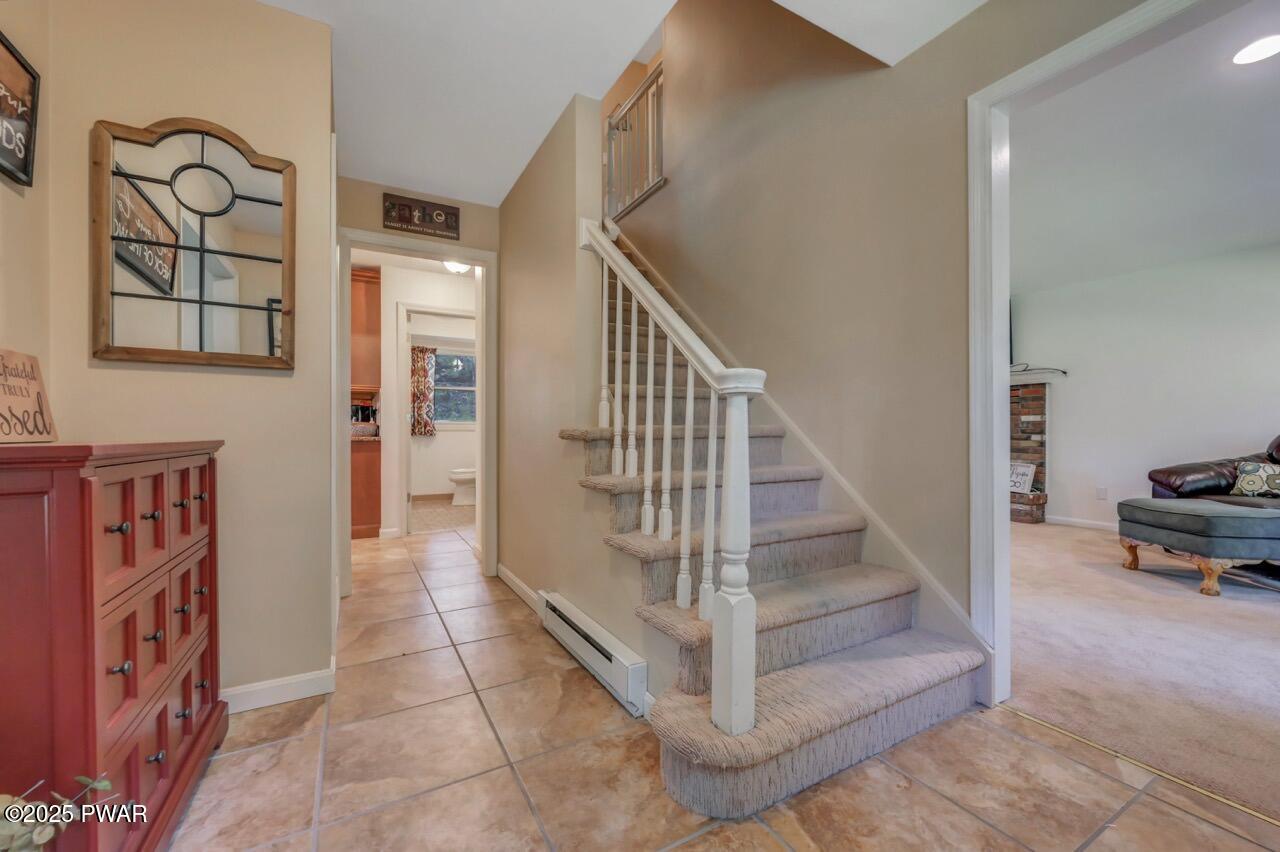 204 Ridgeview Drive Lake Ariel, PA 18436 - Photo 4 of 116 204 Ridgeview Dr 06 Large