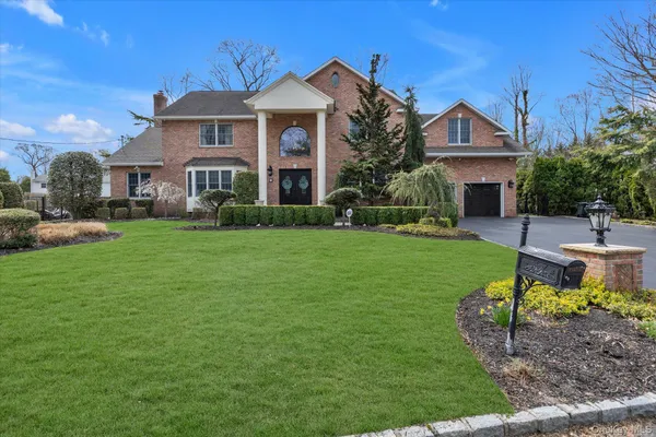 $1,988,000 | 36 Fox Lane, Dix Hills, NY 11746