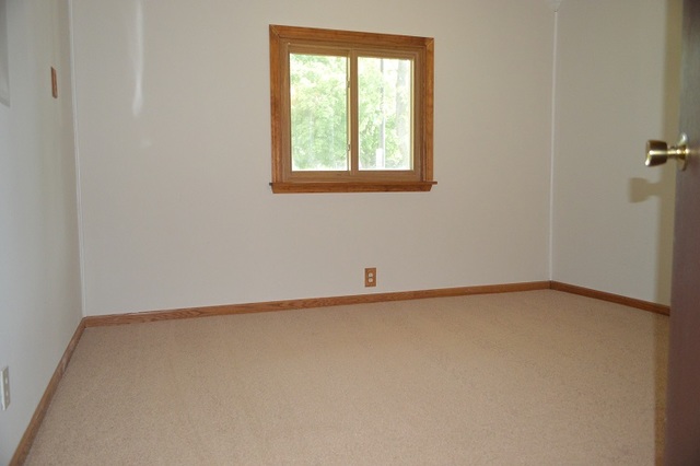 7 East Oltendorf Road Streamwood, IL 60107 - Photo 13 of 17 an empty room with a window