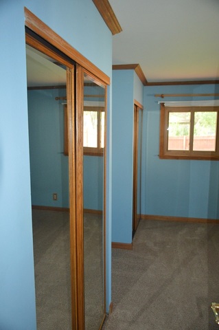7 East Oltendorf Road Streamwood, IL 60107 - Photo 15 of 17 an empty room with windows and closet