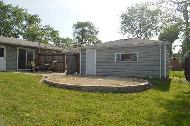 7 East Oltendorf Road Streamwood, IL 60107 - Photo 17 of 17 a backyard of house with seating space